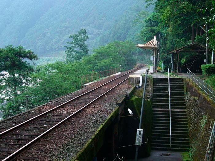 Tính chất vô cùng độc đáo của nhà ga này đã khiến nó trở thành điểm dừng chân nổi tiếng của du khách và những người đam mê đường sắt. Những người may mắn thực hiện chuyến đi có thể chiêm ngưỡng vẻ đẹp hoang sơ của khu vực và có thể trân trọng khoảng thời gian họ phải sống chậm lại và dành ở đó.