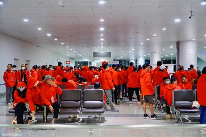 Đợt đầu tiên trong chiến dịch đưa công dân Việt Nam từ Myanmar về nước, ngày 6/12/2023. (Ảnh: Tuấn Việt)