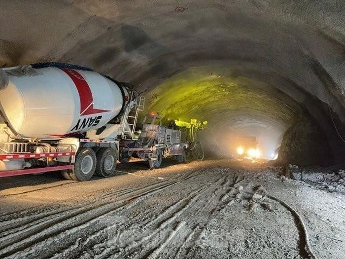 Hầm số 2 trên tuyến cao tốc Quảng Ngãi - Hoài Nhơn đã thông, vượt tiến độ gần 5 tháng so với kế hoạch