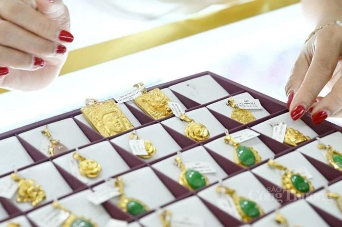 Giá vàng hôm nay ngày 23/12/2023, giá vàng SJC, giá vàng 9999, giá vàng 24k, giá vàng 18k 23/12/2023. Ảnh: Cấn Dũng