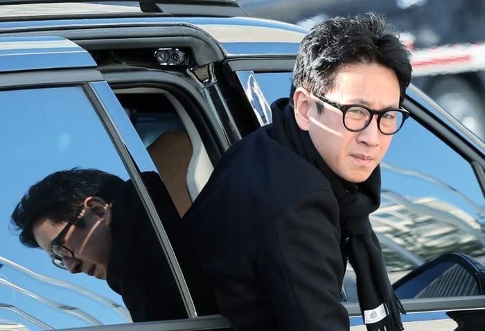 Lee Sun Gyun trước đó đã hai lần tham dự các cuộc thẩm vấn của cảnh sát