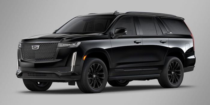  "Khủng long" Cadillac Escalade, giá 90.000 bảng, cũng nằm trong bộ sưu tập siêu xe của Suarez. Tổng thể, xe có chiều dài 5.770 mm, nặng 2,6 tấn, sử dụng động cơ 6.2 lít V8. 