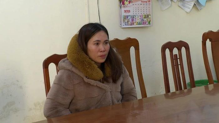 Đối tượng Vi Thị Huệ tại cơ quan Công an.