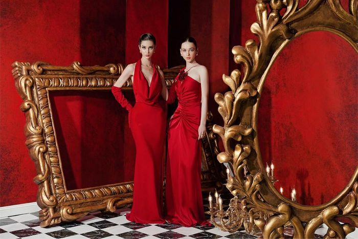  Không còn khoảng hở táo bạo quen thuộc, các item trong bộ sưu tập Holiday 2023 đã tiết chế những đường cut-out mạnh mẽ để phù hợp với mùa đông lạnh giá của Hà Nội hay tiết trời mát mẻ của Sài Gòn vào cuối năm. 