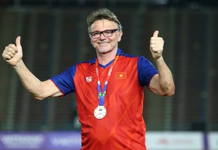  Danh sách đội tuyển Việt Nam do HLV Philippe Troussier chọn sẽ được công bố trực tuyến. 