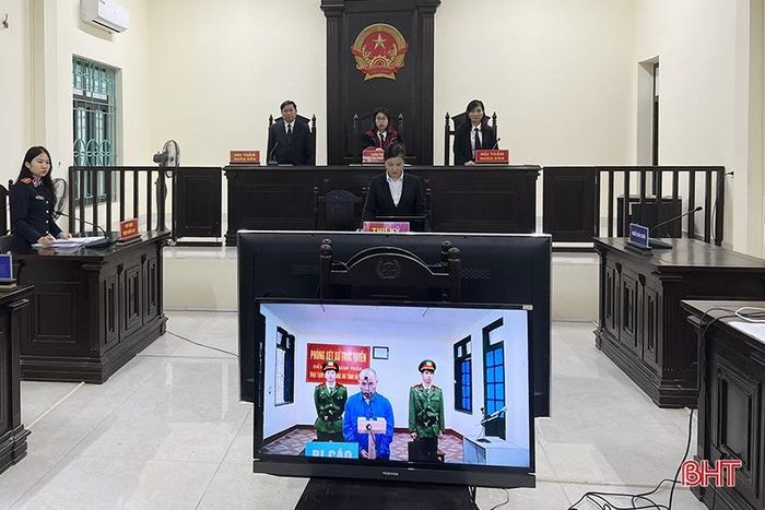 33 tháng tù giam là phán quyết cuối cùng mà Tòa án nhân dân TP Hà Tĩnh dành cho Nguyễn Trí Thịnh về tội “Trộm cắp tài sản”.