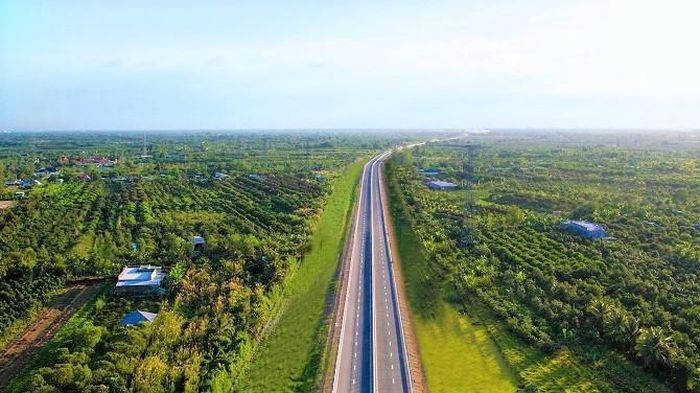 Người dân miền Tây kỳ vọng sẽ hết cảnh kẹt đường mỗi khi lễ, tết, hàng hóa sẽ nhanh chóng đến các chợ đầu mối sau khi tuyến cao tốc TP Hồ Chí Minh - Cần Thơ kết nối.