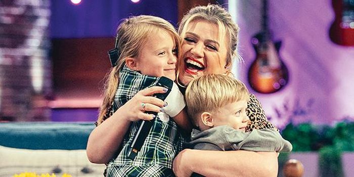 Kelly Clarkson và hai con