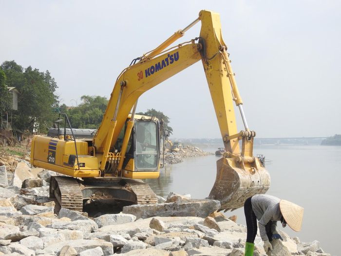 Ngay sau khi được giao, Sở Nông nghiệp và Phát triển nông thôn tỉnh Phú Thọ đã lựa chọn đơn vị thi công để thực hiện dự án. Ảnh: Ngô Hùng.