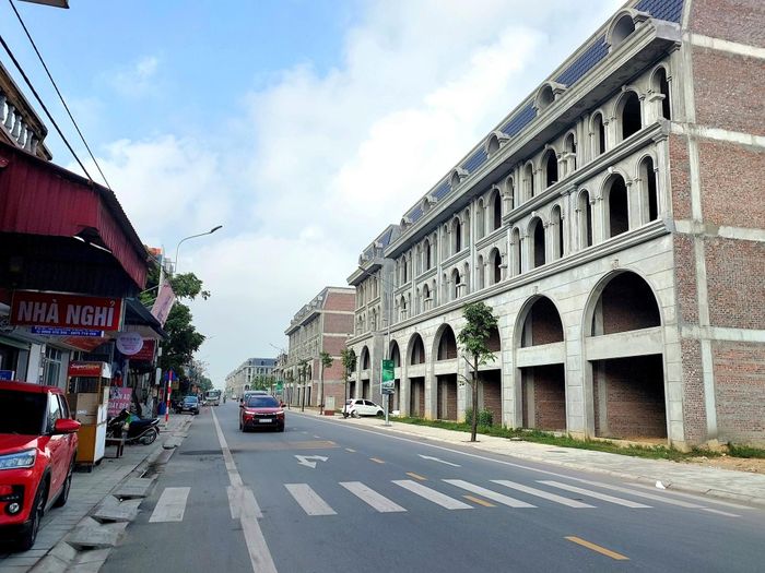 Nhiều dự án nhà ở, đô thị được thực hiện giúp bộ mặt TX Phú Thọ sạch, đẹp. Ảnh: Ngô Hùng.