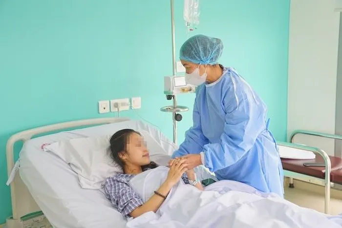  Sức khỏe của người hiến và người nhận (hai bà cháu) trong ca ghép bất đồng nhóm máu đều ổn định, hồi phục tốt. Ảnh BVCC/Sức khỏe và Đời sống.