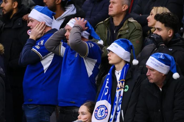 “Chính Sterling và các đồng đội đã phá hỏng bữa tiệc Giáng sinh của Chelsea” – một cổ động viên The Blues thốt lên đầy cay đắng.