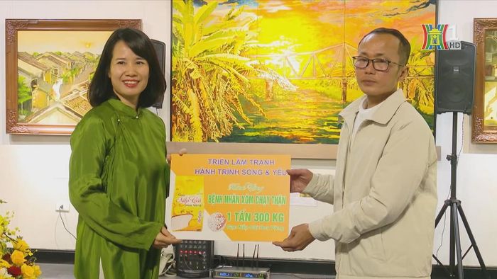 Nhà giáo - họa sỹ Thúy Hường sẽ gửi tặng bệnh nhân xóm chạy thận Bệnh viện Bạch Mai trên 1 tấn gạo để cùng mọi người đón năm mới