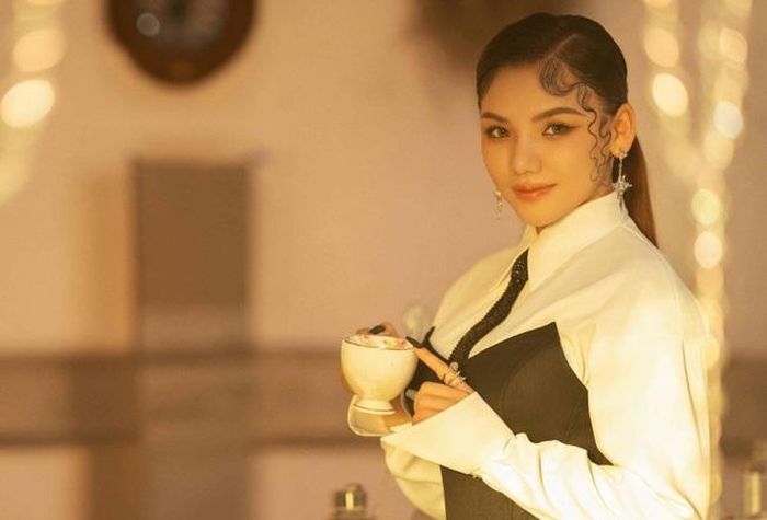 Myra Trần trong MV “Môi chạm môi”