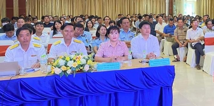 Các đại biểu dự hội nghị.