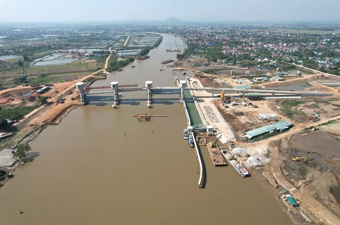  Công trình cống ngăn mặn, giữ ngọt trên hệ thống sông Lèn 