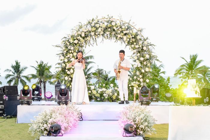 Đà Nẵng có đủ điều kiện về cơ sở hạ tầng, dịch vụ, nhân lực để thu hút thị trường khách du lịch cưới. TRONG ẢNH: Một không gian cưới ngoài trời được khách lựa chọn tổ chức tại Furama resort Đà Nẵng. (Ảnh: Furama cung cấp)