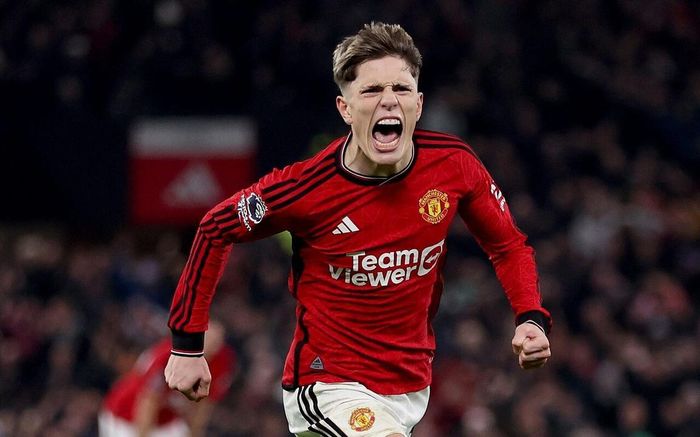 Garnacho lập cú đúp quân bình tỷ số cho Man Utd.