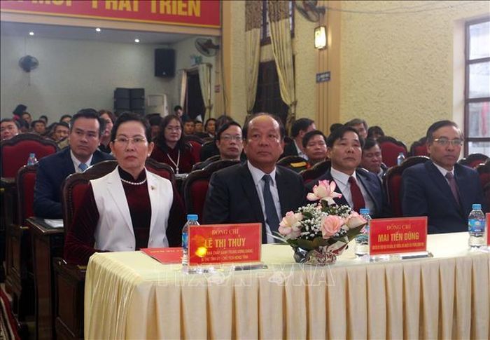 Các đại biểu tham dự Lễ đón nhận Huân chương Độc lập hạng Nhì của Thành phố Phủ Lý (Hà Nam).