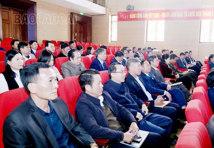  Các đại biểu dự hội nghị. 