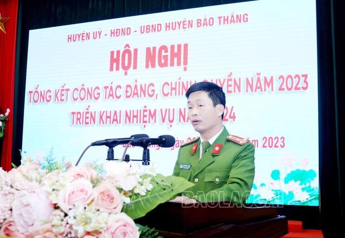 Đại biểu tham luận tại hội nghị.