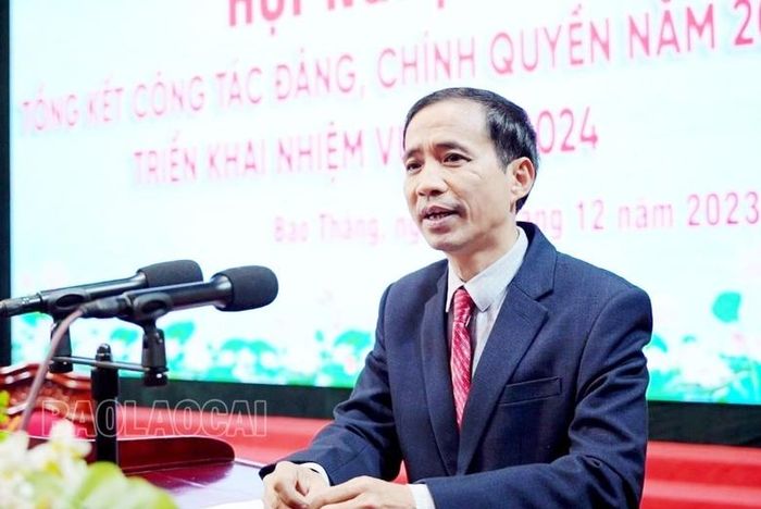  Đại biểu tham luận tại hội nghị. 
