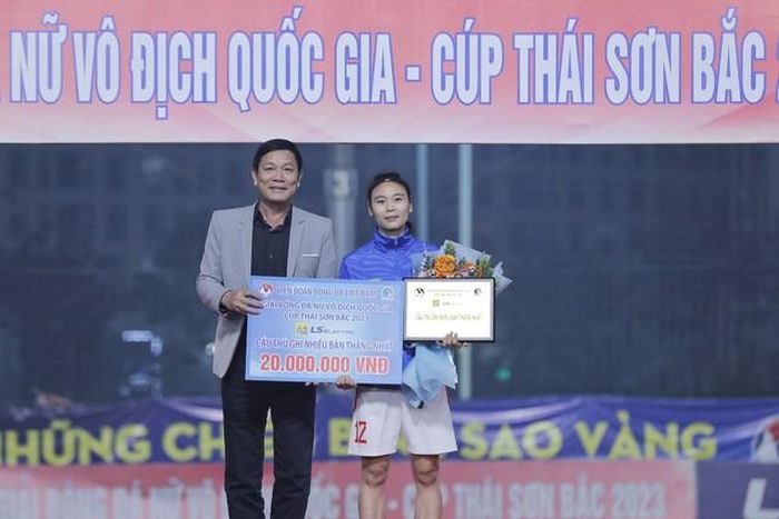 Hải Yến - đối thủ đua Quả bóng vàng với Kim Thanh cũng có danh hiệu Vua phá lưới giải năm nay. Ảnh: TSB