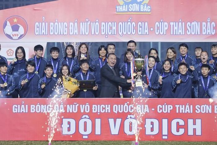 Kim Thanh có kết thúc đẹp với đội bóng chủ quản TP.HCM 1. Ảnh: TSB