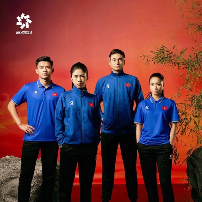 Các tuyển thủ Phan Tuấn Tài, Nguyễn Thanh Nhã, Đặng Văn Lâm trong trang phục mới. Ảnh: Trần Hải