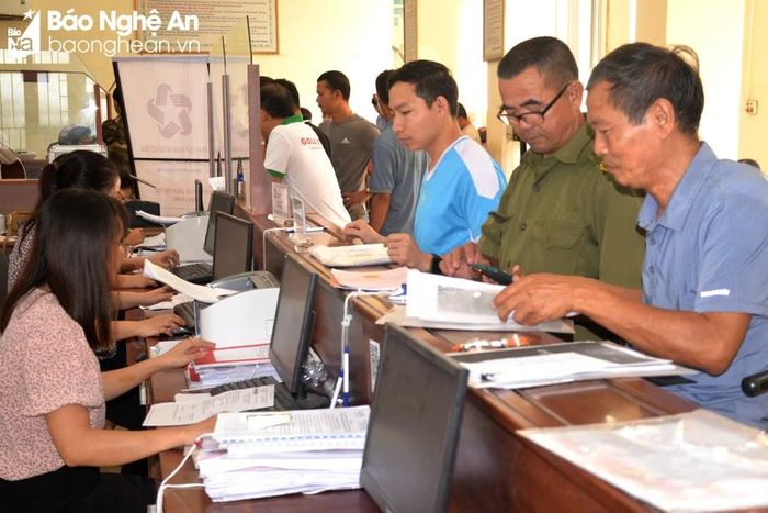 UBND tỉnh sẽ thành lập đoàn liên ngành thanh tra trách nhiệm về thực hiện công vụ của cán bộ, công chức trong giải quyết thủ tục hành chính, cung cấp dịch vụ công cho người dân, doanh nghiệp. Ảnh tư liệu