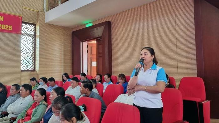  Cán bộ, hội viên và người dân địa phương tham gia các hoạt động truyền thông về bảo vệ phụ nữ, trẻ em. 
