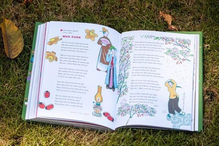 Sách gồm 5 phần: Khúc dạo đầu của mùa xuân, Văn, Thơ, Nhạc, và Họa.