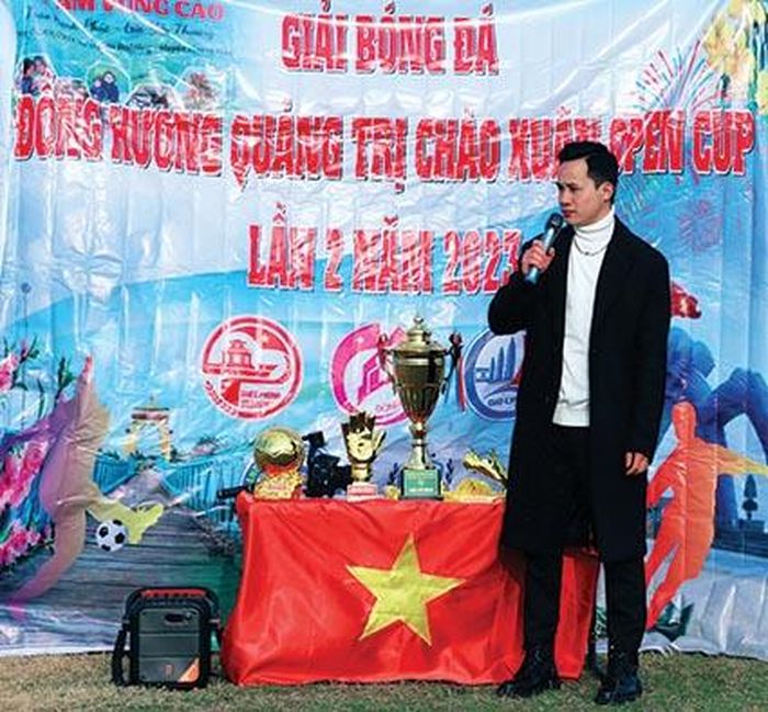 Cao Xuân Thọ phát biểu tại giải Bóng đá đồng hương Quảng Trị chào xuân Open Cup - Ảnh: Q.H