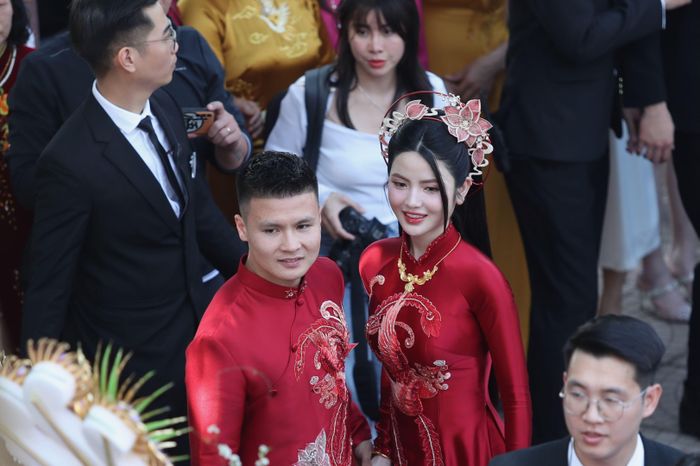  Chu Thanh Huyền đã ở đây đợi Quang Hải từ sáng. 