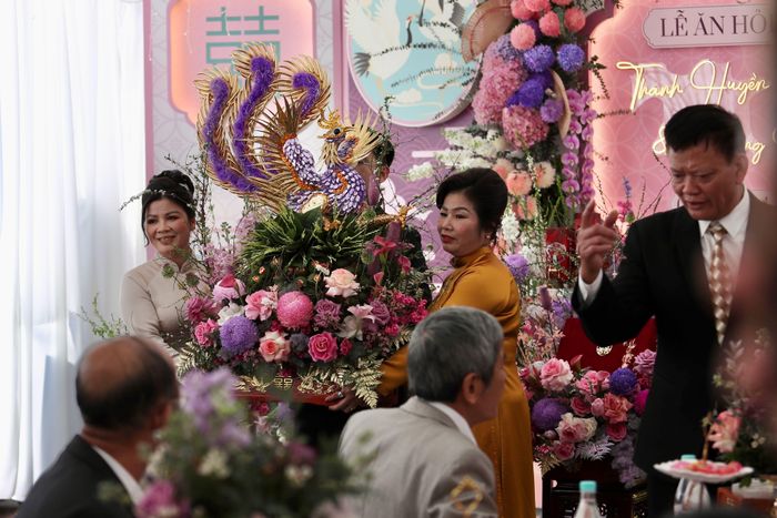  Họ được gia đình hai bên ủng hộ hết lòng. Sau lễ hỏi ở nhà gái, chiều cùng ngày, gia đình Quang Hải sẽ đưa Thanh Huyền về nhà trai theo thủ tục. 