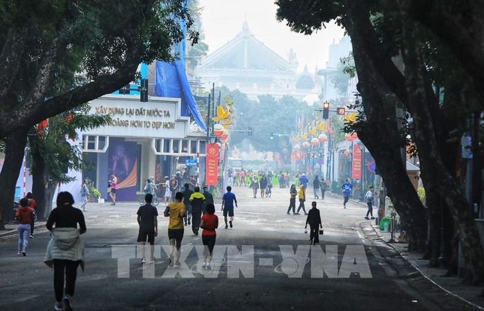 Phố Hàng Khay yên tĩnh trong ngày đầu năm. Ảnh: Tuấn Anh - TTXVN