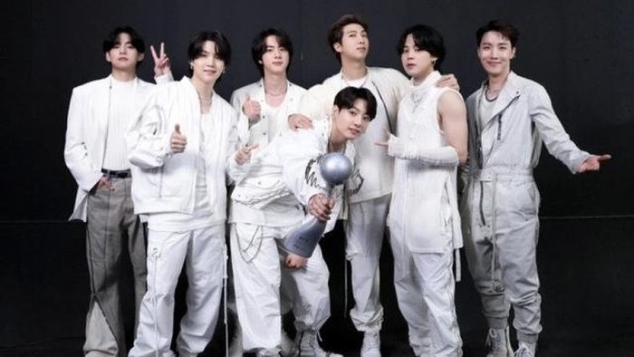 BTS đến nay vẫn "an toàn" với Dispatch khiến nhiều người nghi ngờ