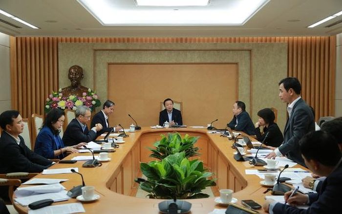 Đại diện các bộ, ngành thống nhất cần sửa đổi một số điều của Nghị định 163/2016/NĐ-CP và Nghị định 82/2010/NĐ-CP để giao Bộ GD&ĐT tổ chức phát hành, in ấn sách giáo khoa và tài liệu hướng dẫn dạy học tiếng dân tộc thiểu số - Ảnh: VGP/Minh Khôi