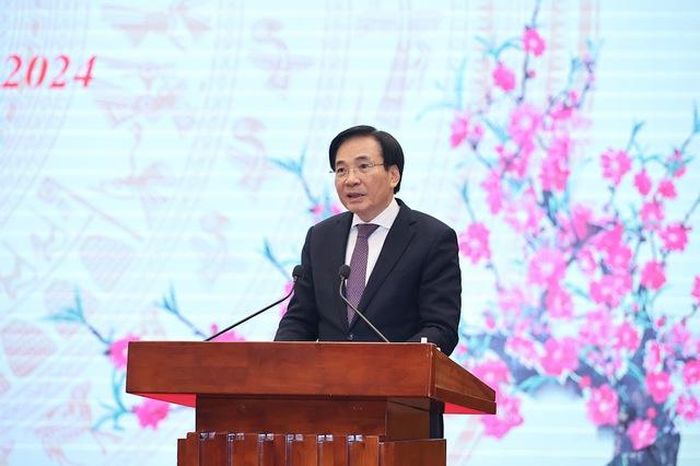 Bộ trưởng, Chủ nhiệm Văn phòng Chính phủ (VPCP) Trần Văn Sơn, Người phát ngôn của Chính phủ, thông tin với báo chí về tình hình KTXH tháng 1/2024 - Ảnh: VGP/Nhật Bắc