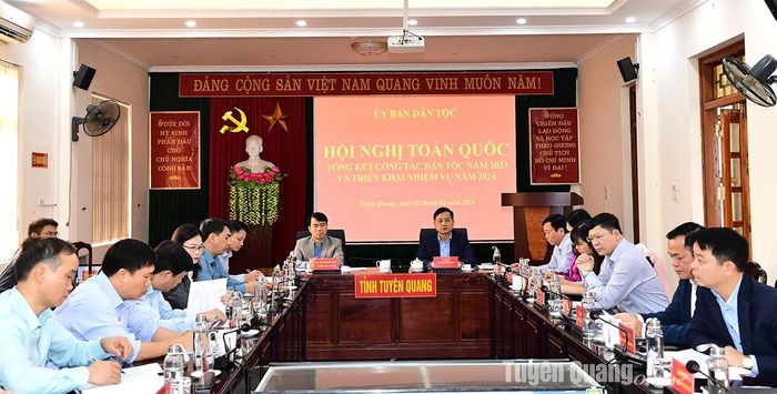 Phó Chủ tịch UBND tỉnh Nguyễn Thế Giang chủ trì tại điểm cầu tỉnh Tuyên Quang.