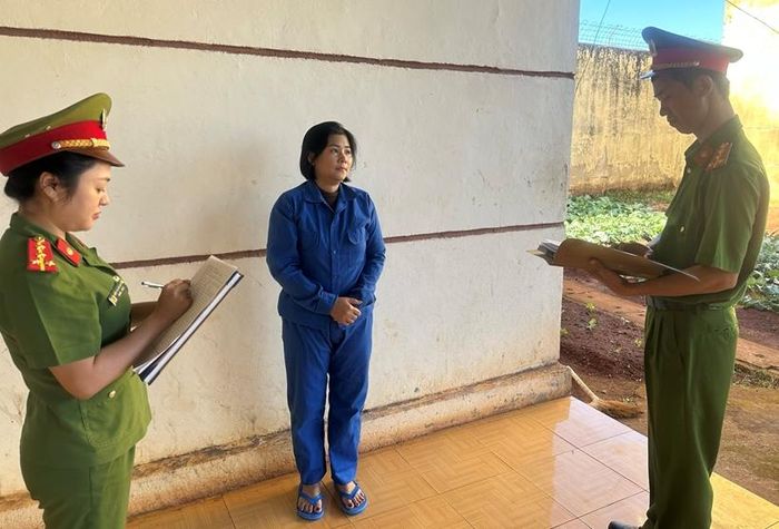  Theo điều tra ban đầu, Nguyễn Thị Vang đã cho nhiều người dân trên địa bàn TP Gia Nghĩa vay với tổng số tiền trên 28 tỉ đồng.