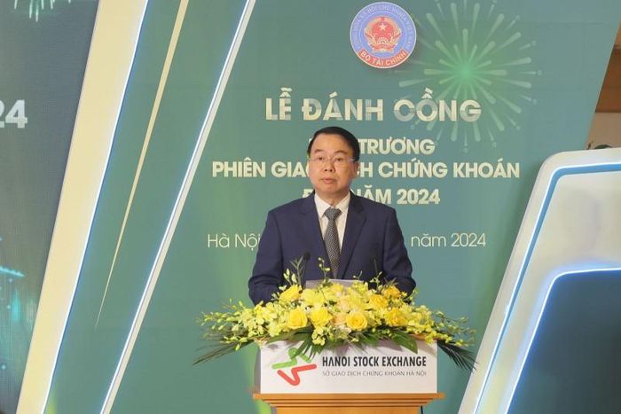  Thứ trưởng Bộ Tài chính Nguyễn Đức Chi phát biểu tại buổi lễ (Ảnh: UBCKNN) 