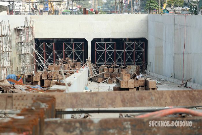 Tại công trình một đốt hầm kín cơ bản đã hoàn thành.