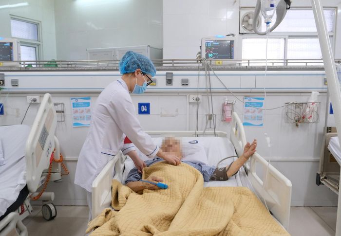 Bệnh nhân nhập viện vì biến chứng của đái tháo đường được điều trị tại Bệnh viện Nội tiết trung ương. Ảnh: Đức Trân.