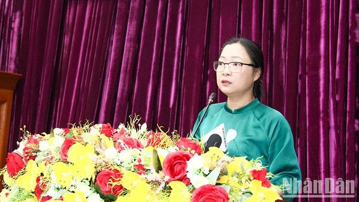 Phó Chủ tịch Ủy ban nhân dân tỉnh Vĩnh Long Nguyễn Thị Quyên Thanh phát biểu tại hội nghị.