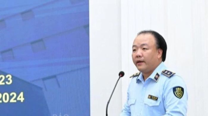 Tổng cục trưởng Quản lý thị trường Trần Hữu Linh báo cáo kết quả công tác Quản lý thị trường năm 2023. (Ảnh: Cấn Dũng)