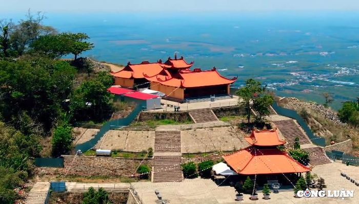  Du lịch núi Bà Rá, bạn nên đi vào mùa khô từ tháng 11 đến tháng 4 năm sau là hợp lý nhất. 