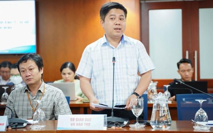 Ông Hồ Tấn Minh, Chánh Văn phòng Sở GD&ĐT TPHCM, phát biểu. Ảnh: Cao Như Quỳnh