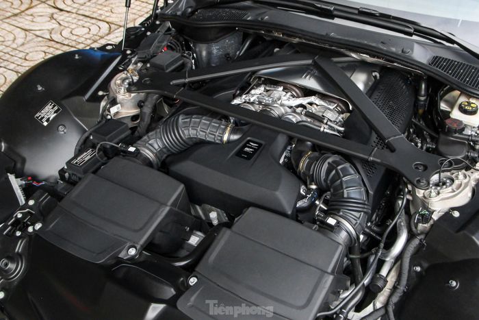 Cung cấp sức mạnh cho xe là khối động cơ V8, dung tích 4.0L tăng áp kép được Mercedes-AMG phát triển, tương tự như phiên bản tiêu chuẩn, sản sinh công suất cực đại 503 mã lực cùng 685 Nm mô-men xoắn.