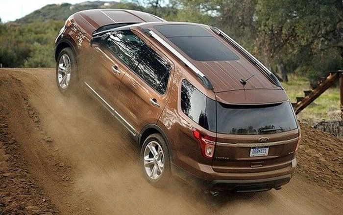 Kinh nghiệm lái xe lên dốc cho thấy cần nhiều thao tác uyển chuyển, kỹ năng tích hợp tốt. (Ảnh minh họa).